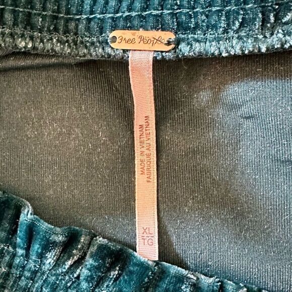 NWT Free People Terese Velvet Top in Turquoise - Picture 4 of 7